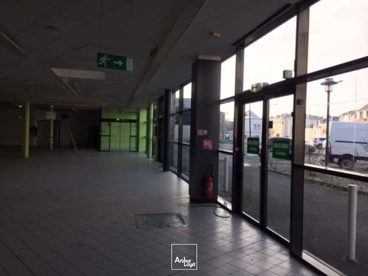 Locaux à vendre - 1135m2 - Saint-Quentin (02100)