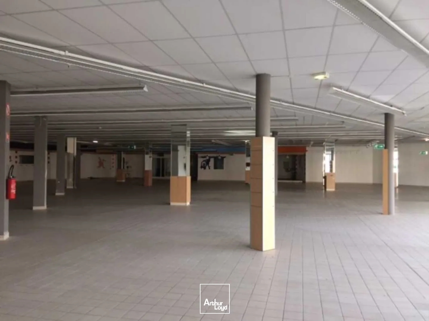 Locaux à vendre - 1135m2 - Saint-Quentin (02100)
