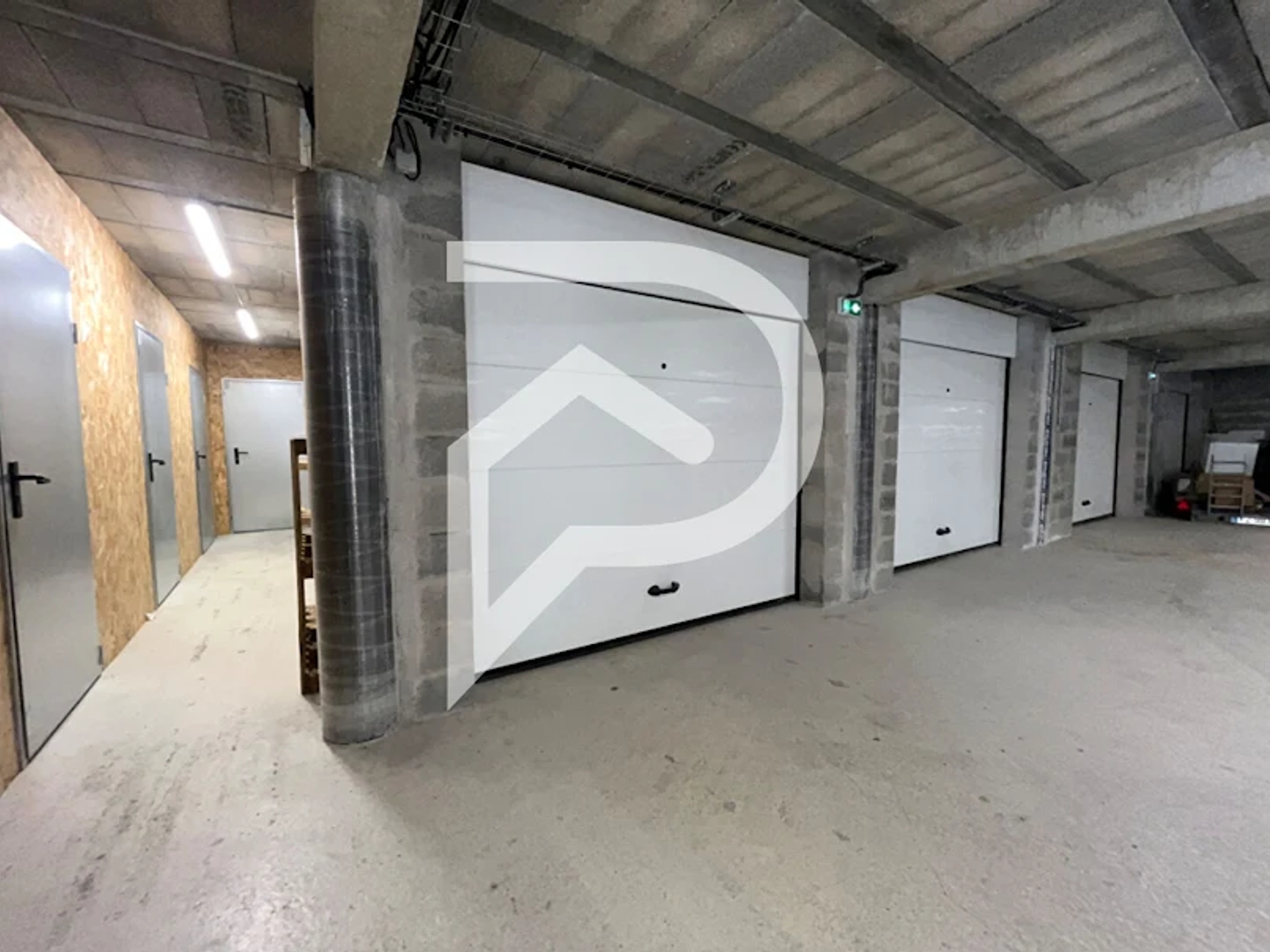 Parking / garage / box à vendre - 800m2 - Libourne (33500)