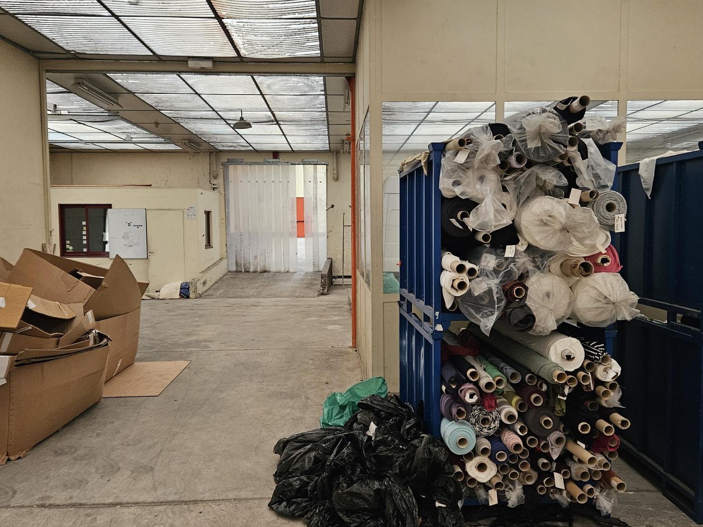 Locaux à vendre - 1600m2 - Troyes (10000)