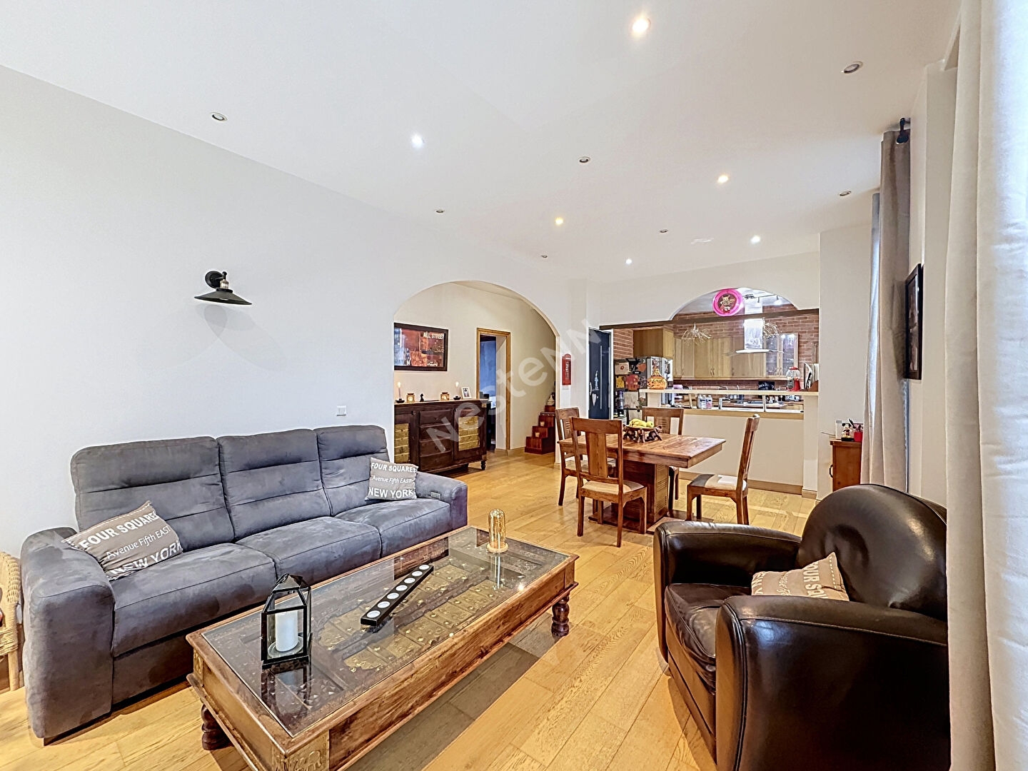 BAGNOLET, PROCHE DE LES LILAS ET DE LA NOUVELLE STATION METRO LIGNE 11 SERGE GAINSBOURG, APPARTEMENT 4 PIECES DE 110M² AVEC BEAUX VOLUMES ET BELLES HAUTEURS SOUS PLAFOND.