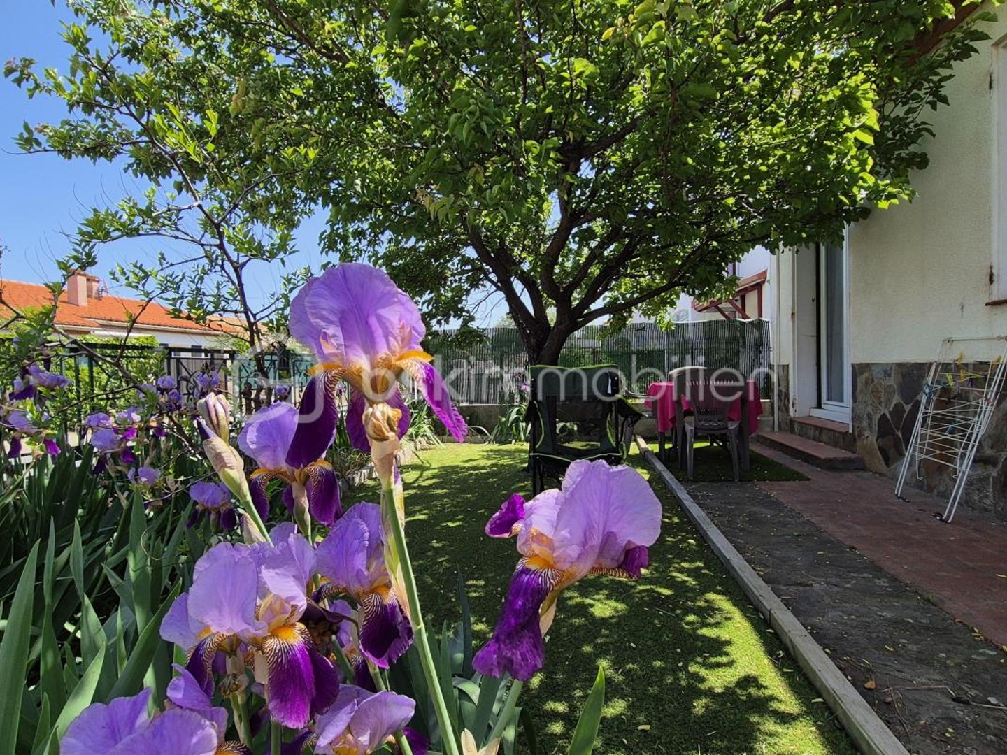 A VENDRE MAISON DEUX FACES TRAVERSANTE PLAIN PIED DE 85M² SUR TERRAIN DE 224M² A PALAU DEL VIDRE