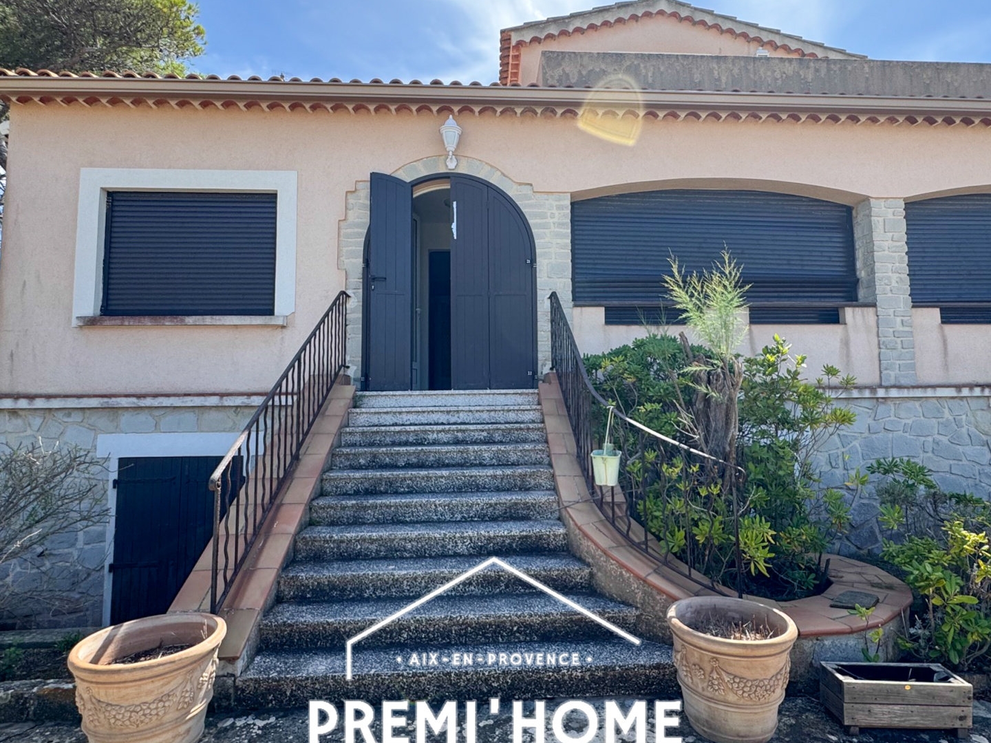 Maison à vendre - 7 pièces - 233m2 - Six-Fours-Les-Plages (83140)