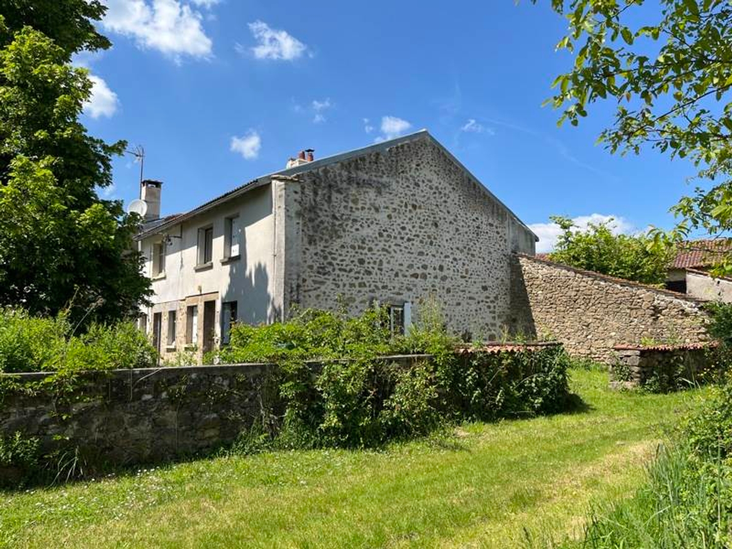Maison à vendre - 7 pièces - 180m2 - La Bazeuge (87210)