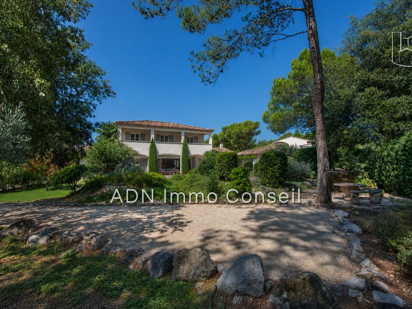 Maison à vendre - 7 pièces - 264m2 - Mallemort (13370)