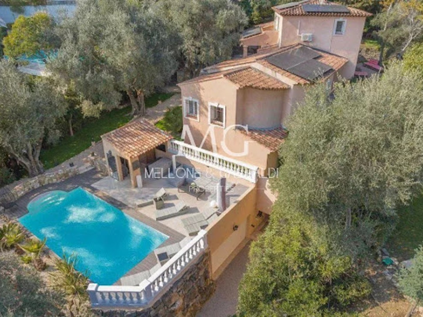 Villa 5 pièces 231 m²
