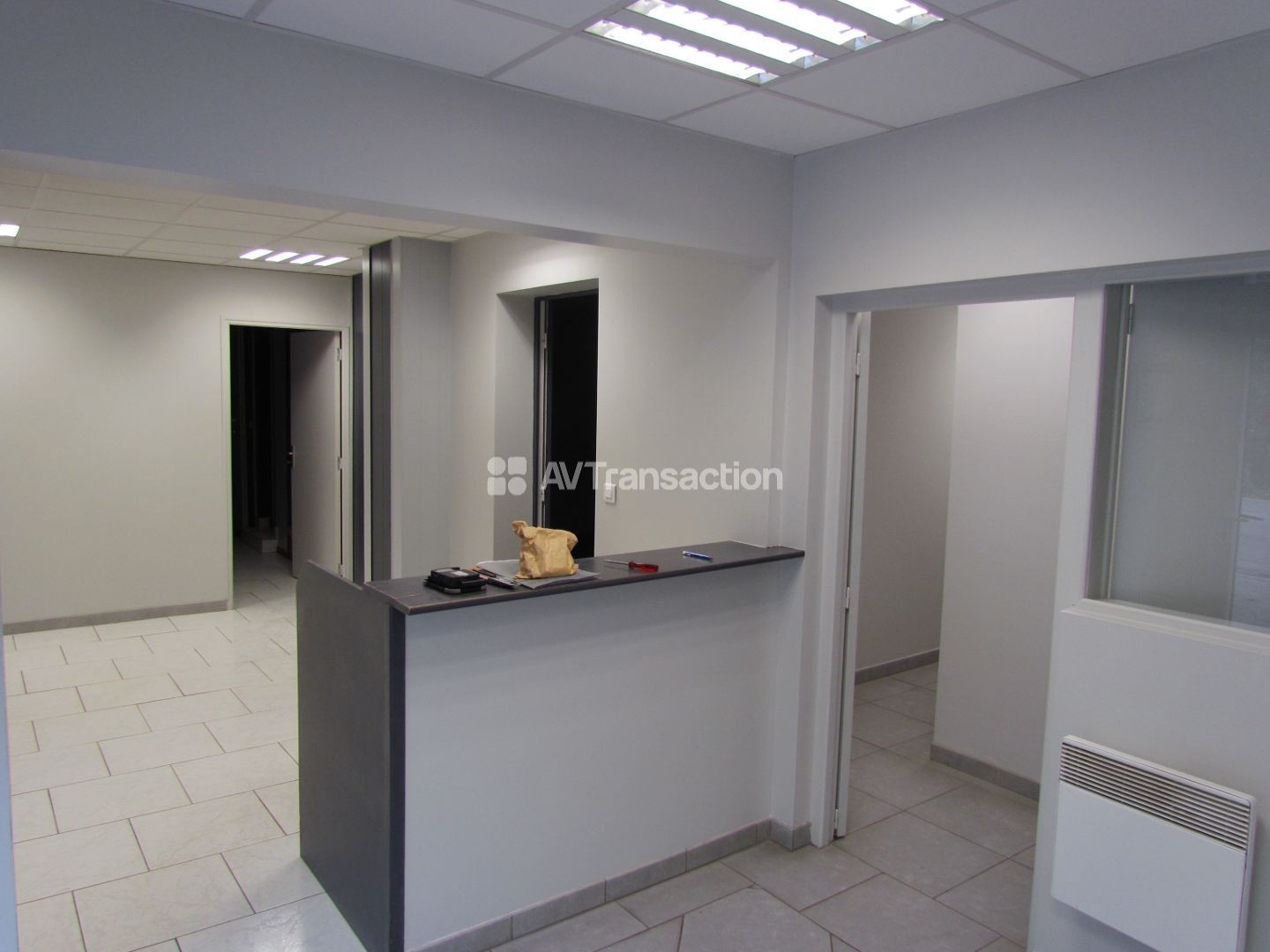 BUREAUX ET ENTREPOT 290m² AVEC GARAGE