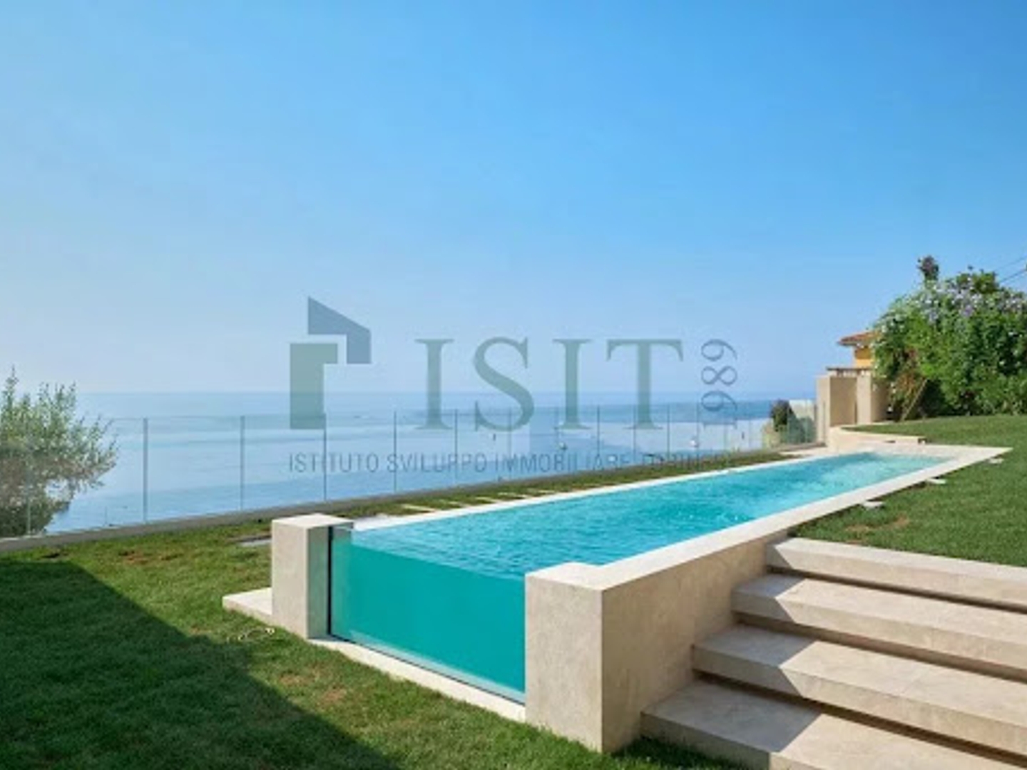 Appartement à vendre - 7 pièces - 300m2 - Roquebrune-Cap-Ma... (06190)