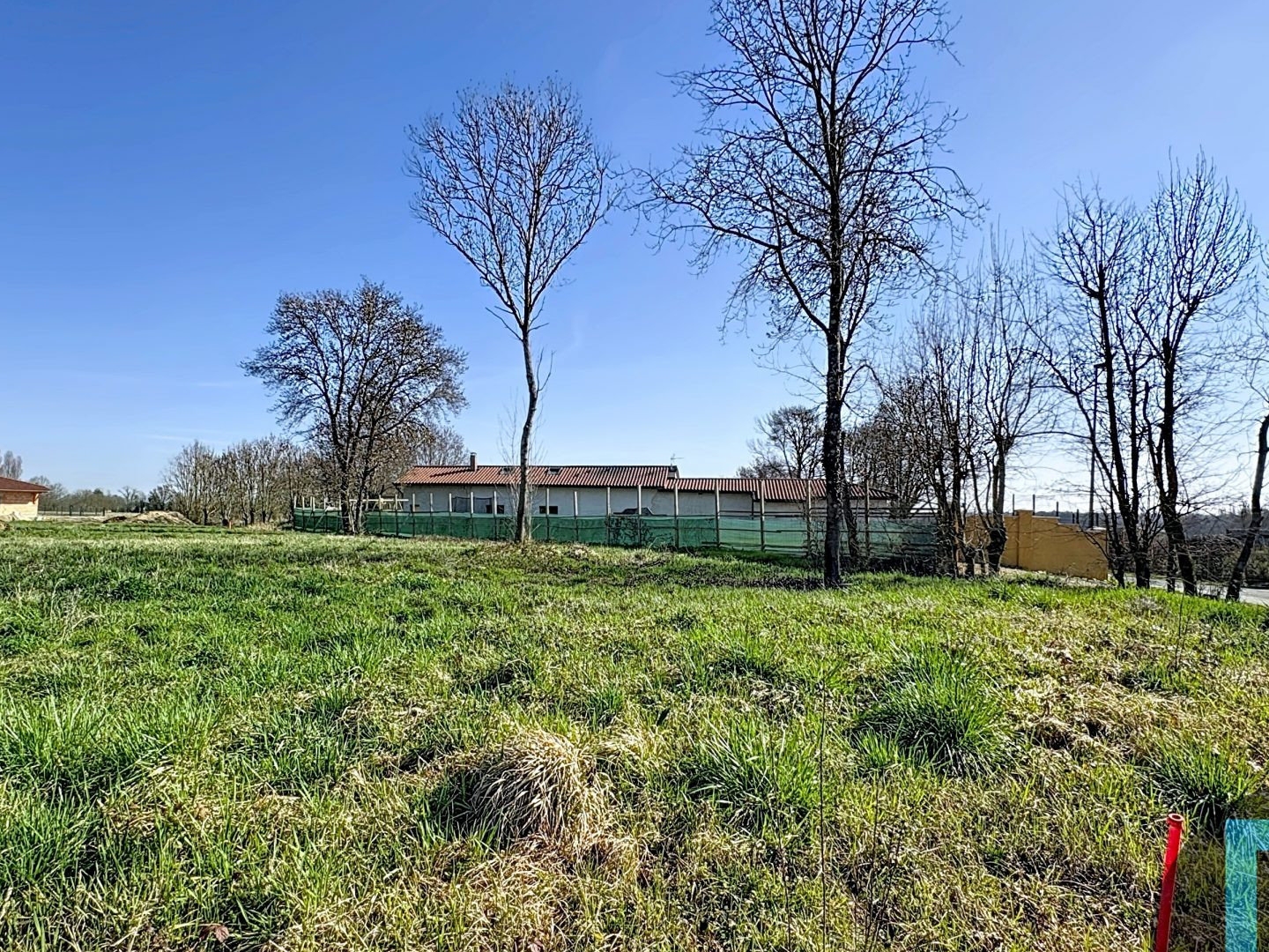 PERREX - TERRAIN A BATIR 783 M²