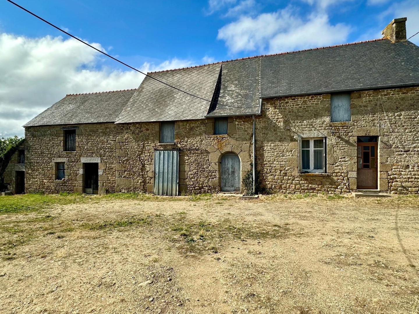 longère ancienne de 1850 environ à rénover avec dépendances