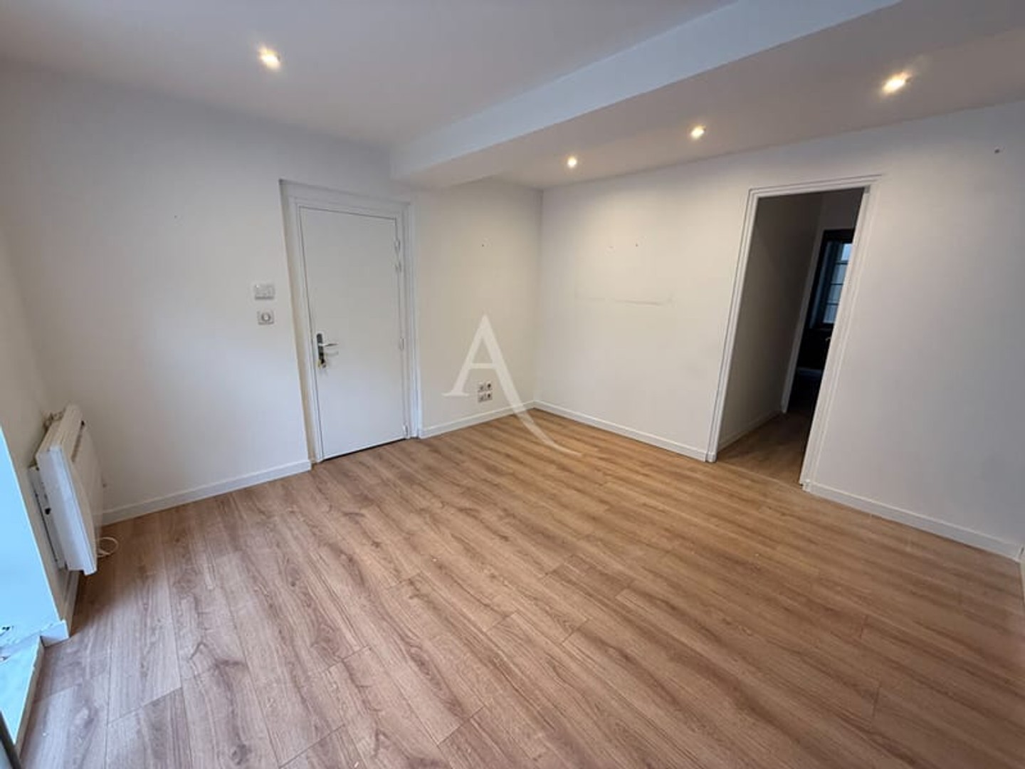 Immeuble commercial 2 pièces 33 m²