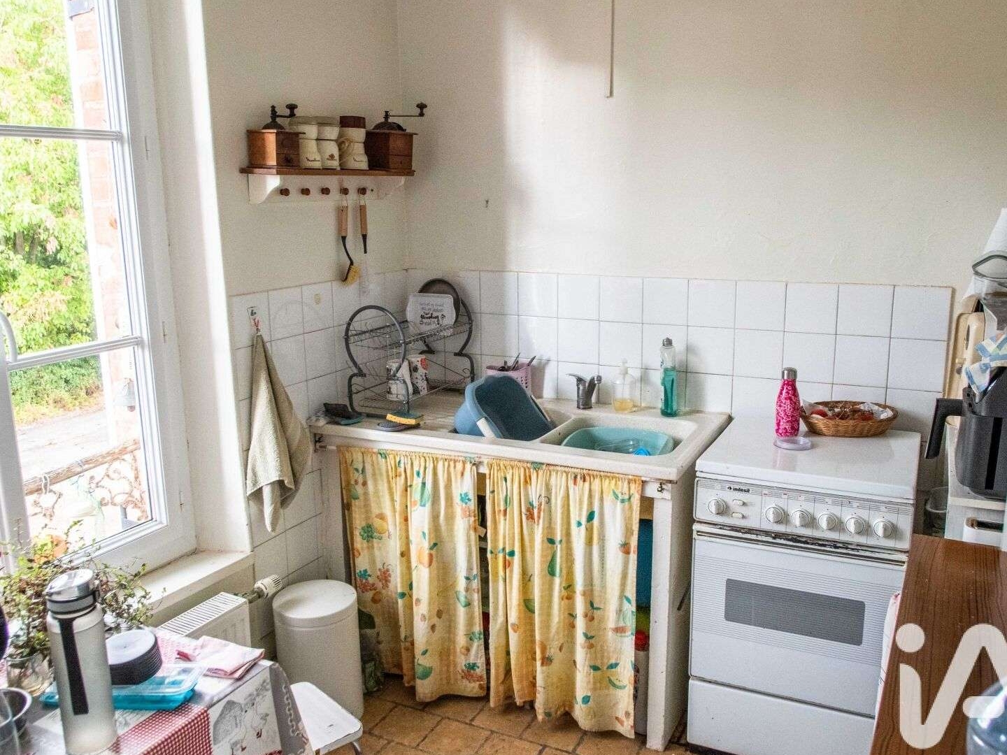 Local 8 pièces 99 m²