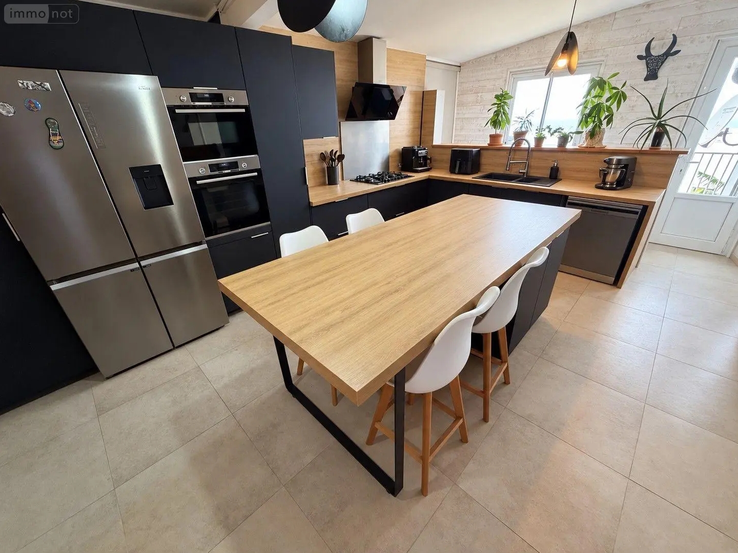 Maison à vendre - 7 pièces - 190m2 - Saint-Denis (97417)