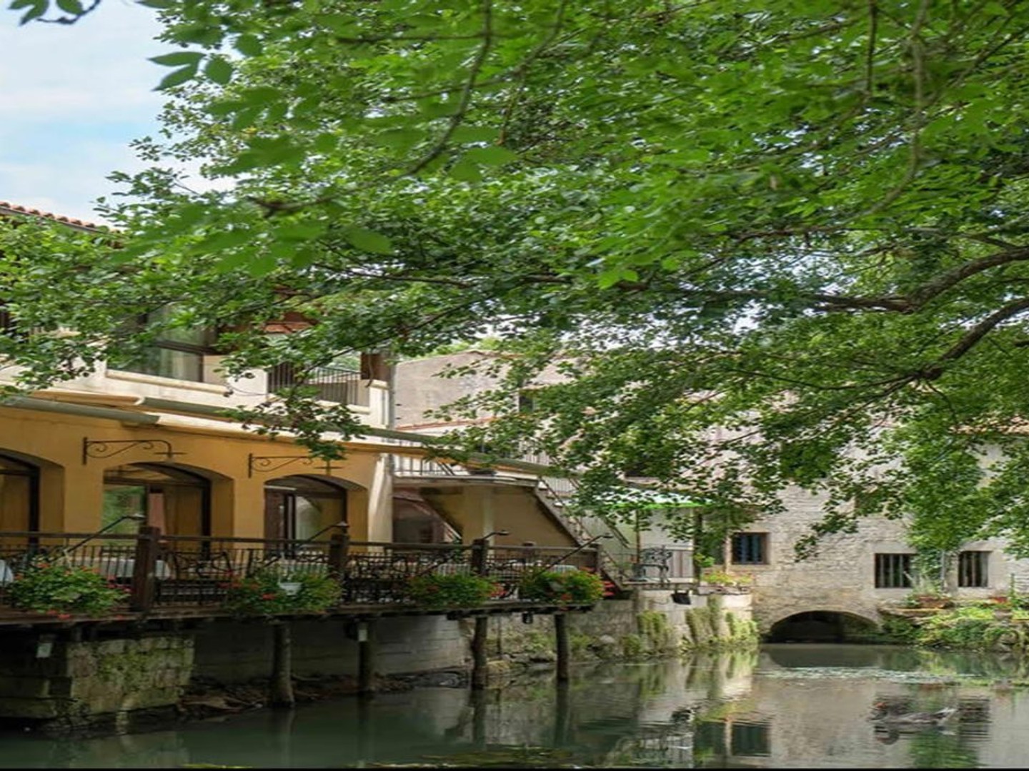 Local commercial 2000 m²