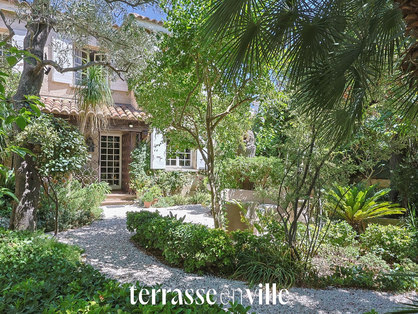POINTE ROUGE - MAISON - 300M2 - JARDIN - PISCINE - GARAGES