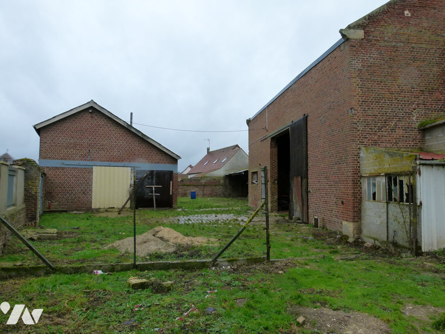 Maison à vendre - 1100m2 - Breteuil (60120)