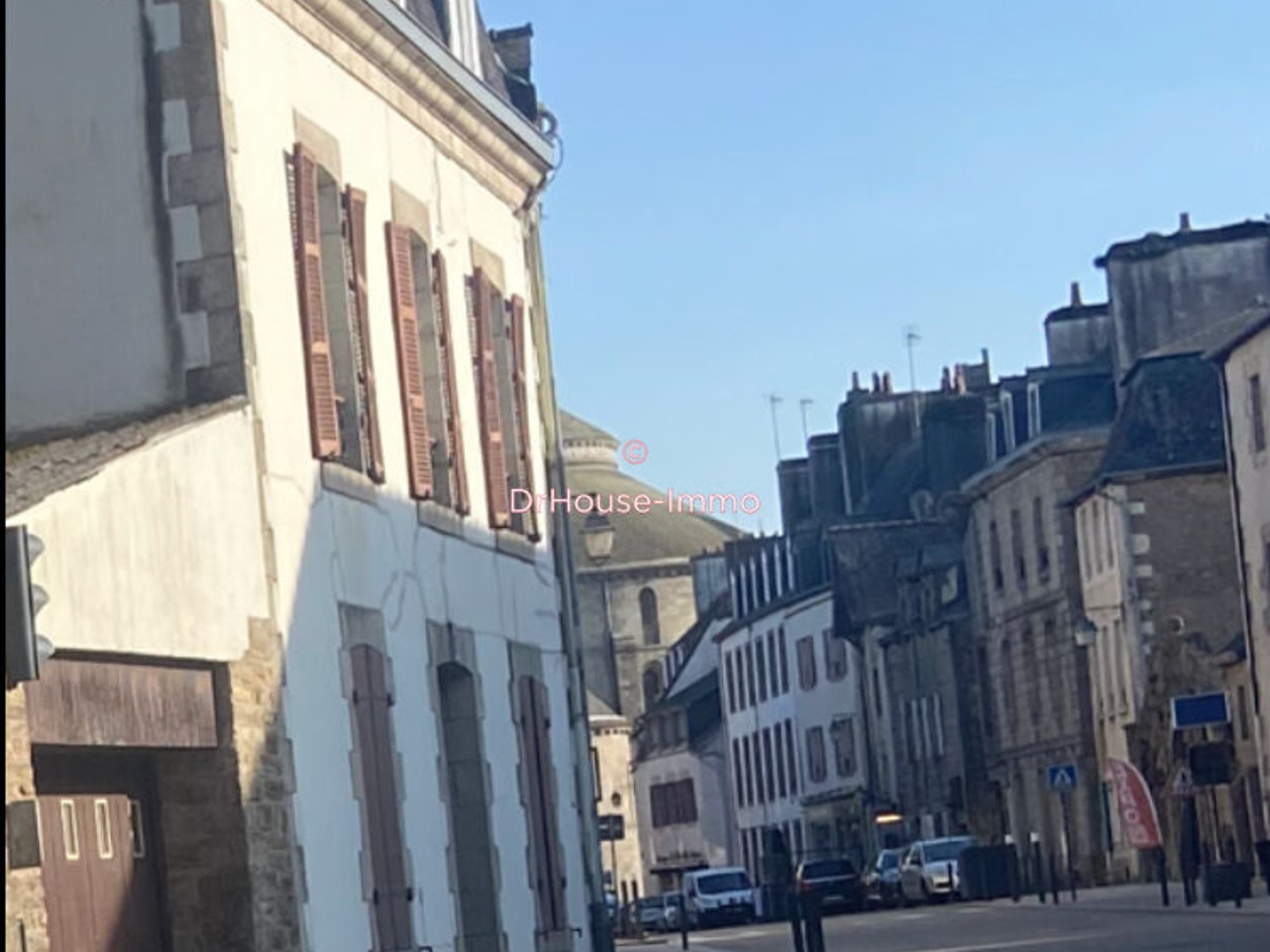 Immeuble de 4 Lots, garage, caves et jardinet clos ou tout est possible