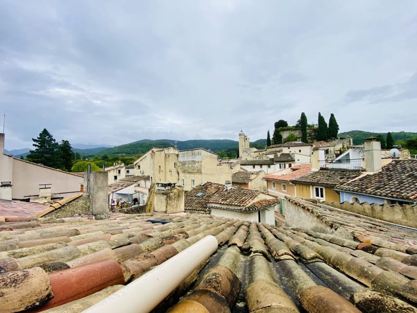 MALAUCENE CENTRE VILLE - MAISON DE VILLAGE 120M2 AVEC TERRASSE