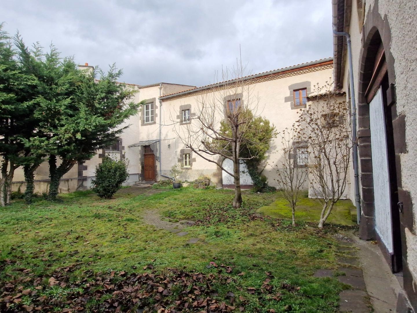 PROPRIETE VIGNERONNE DE 380 M2 AVEC NOMBREUSES DEPENDANCE