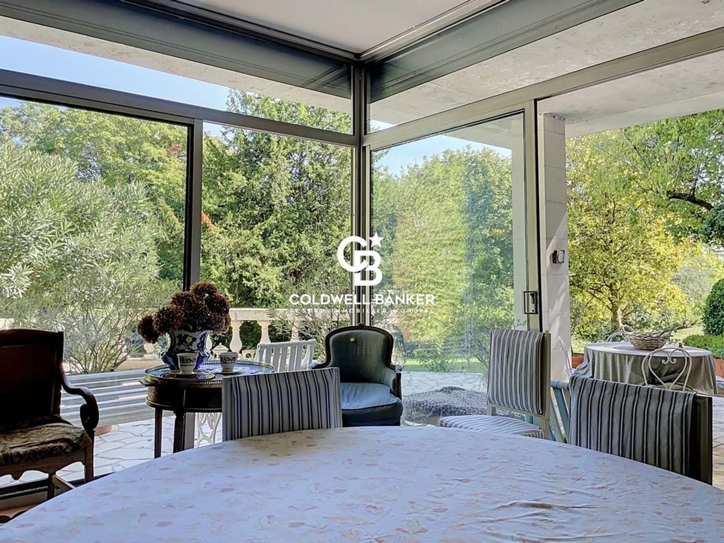 Maison à vendre - 10 pièces - 256m2 - Saintes (17100)