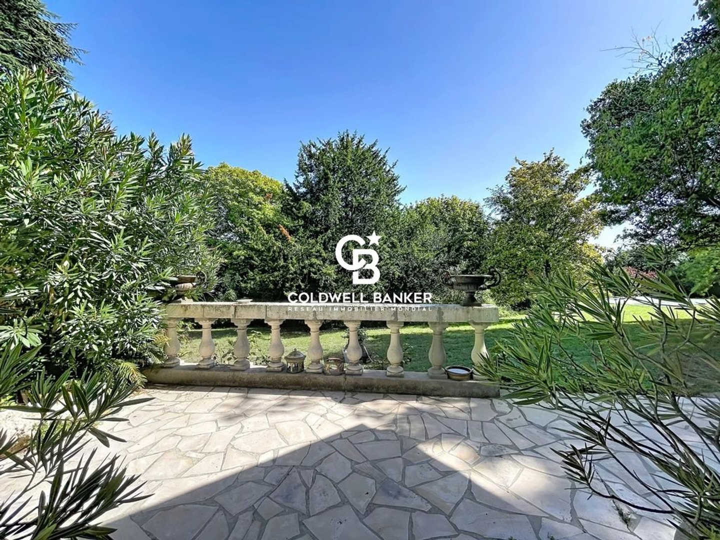 Maison à vendre - 10 pièces - 256m2 - Saintes (17100)