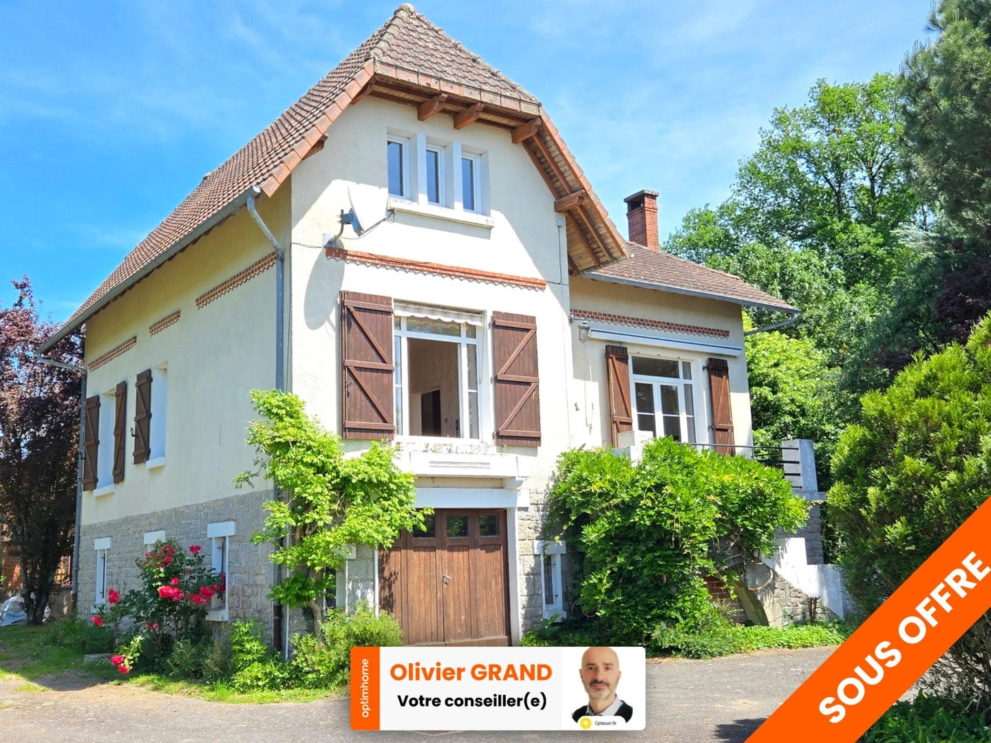 Maison de Maitre à rénover avec Jardin et Dépendances - Centre-bourg - Proche commodités