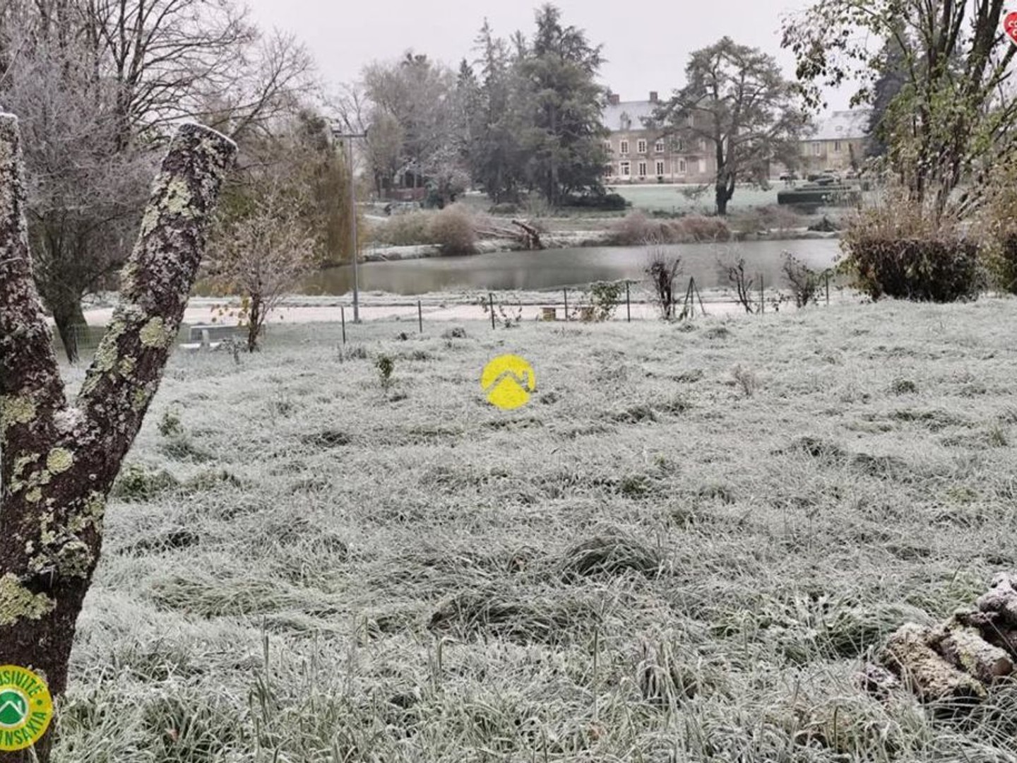 TERRAIN A BATIR AU BORD DE L'EAU