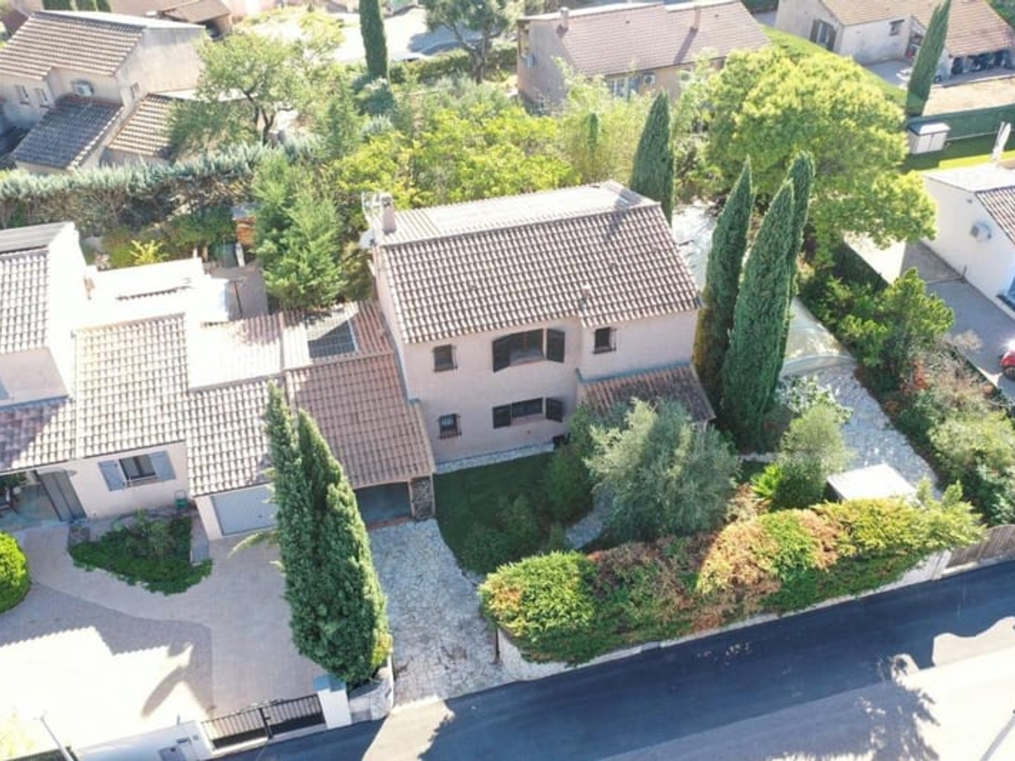 Le Cannet-des-Maures - Villa 112 m² avec piscine, garage et jardin - Fort potentiel à 305 000 €