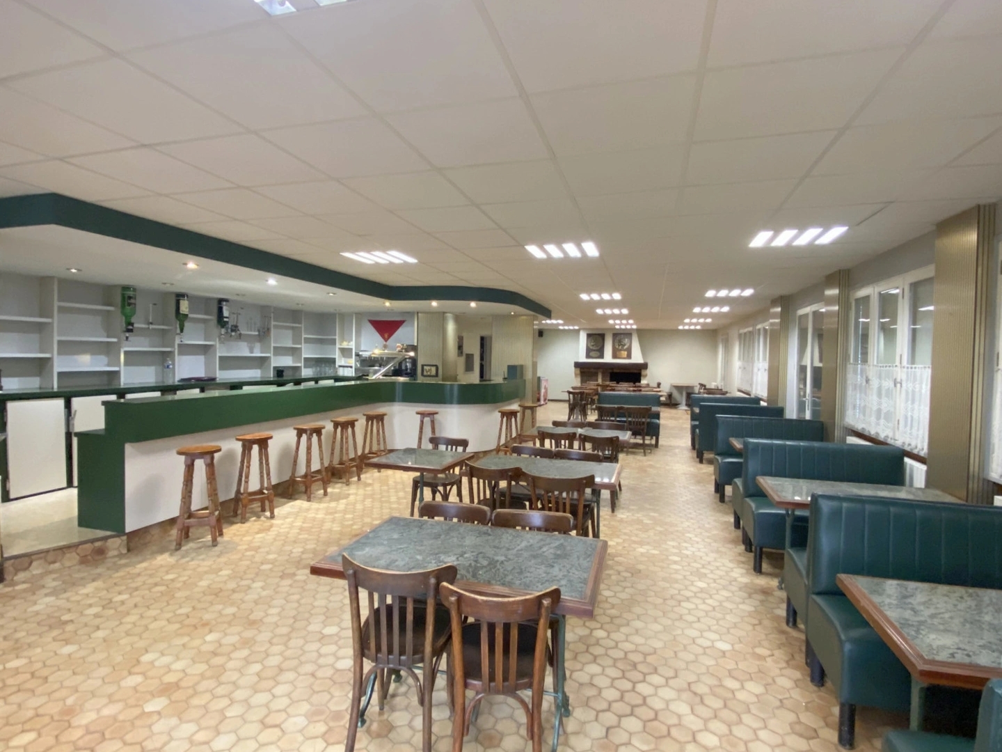 Fonds de commerce 14 pièces 130 m²