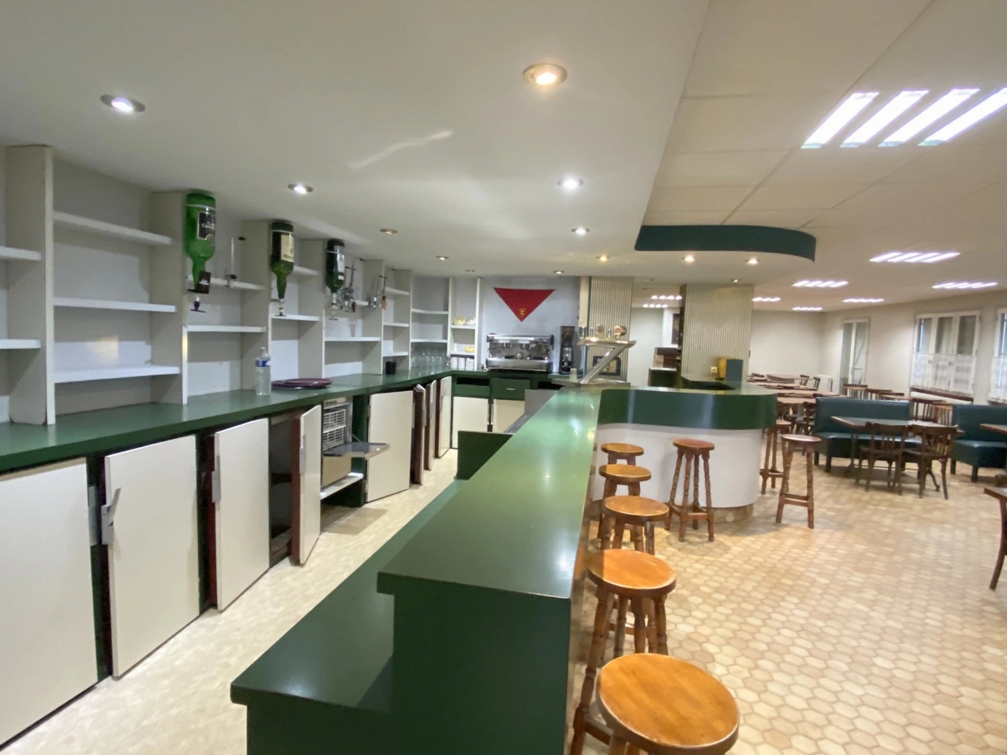 Magasin à vendre - 14 pièces - 130m2 - Laloubère (65310)