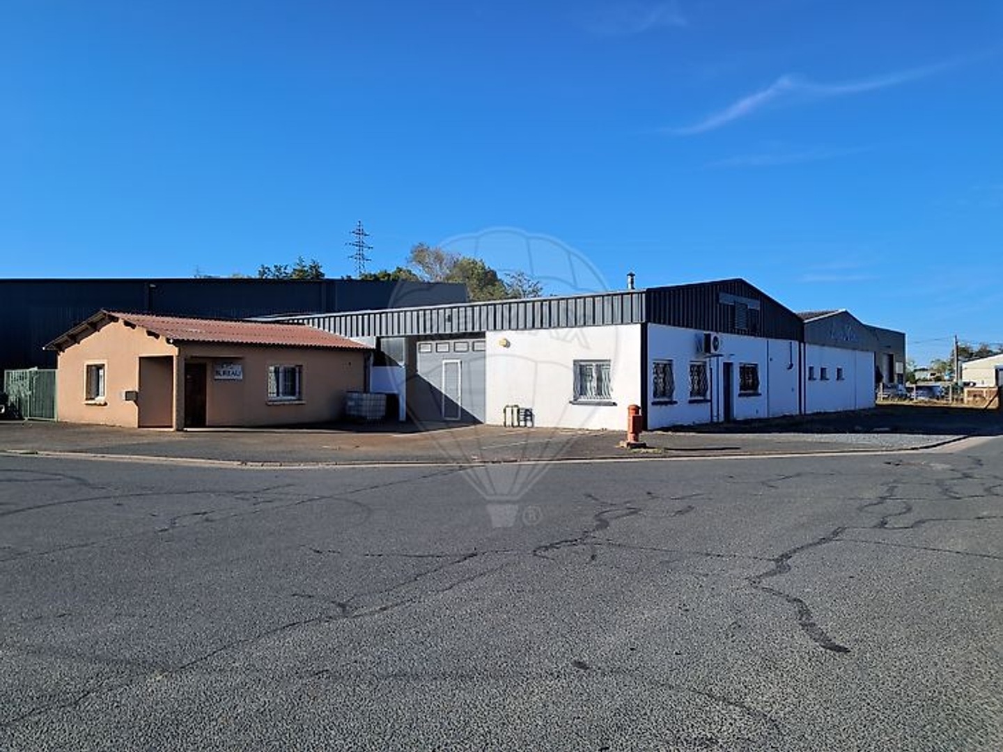 Locaux à vendre - 5 pièces - 650m2 - Arnas (69400)