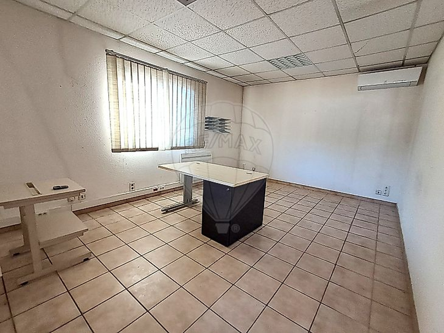 Locaux à vendre - 5 pièces - 650m2 - Arnas (69400)