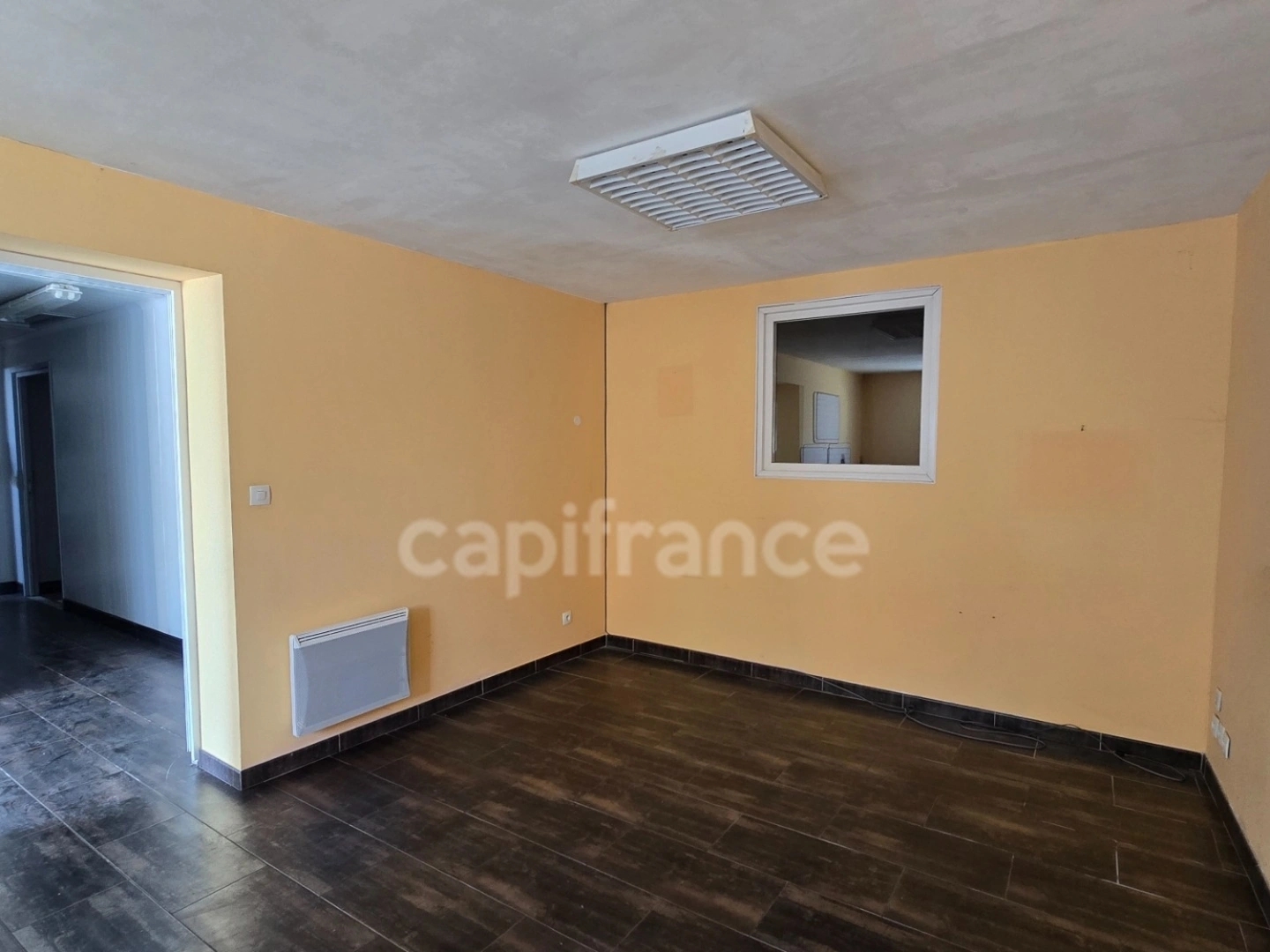 Local 6 pièces 1600 m²