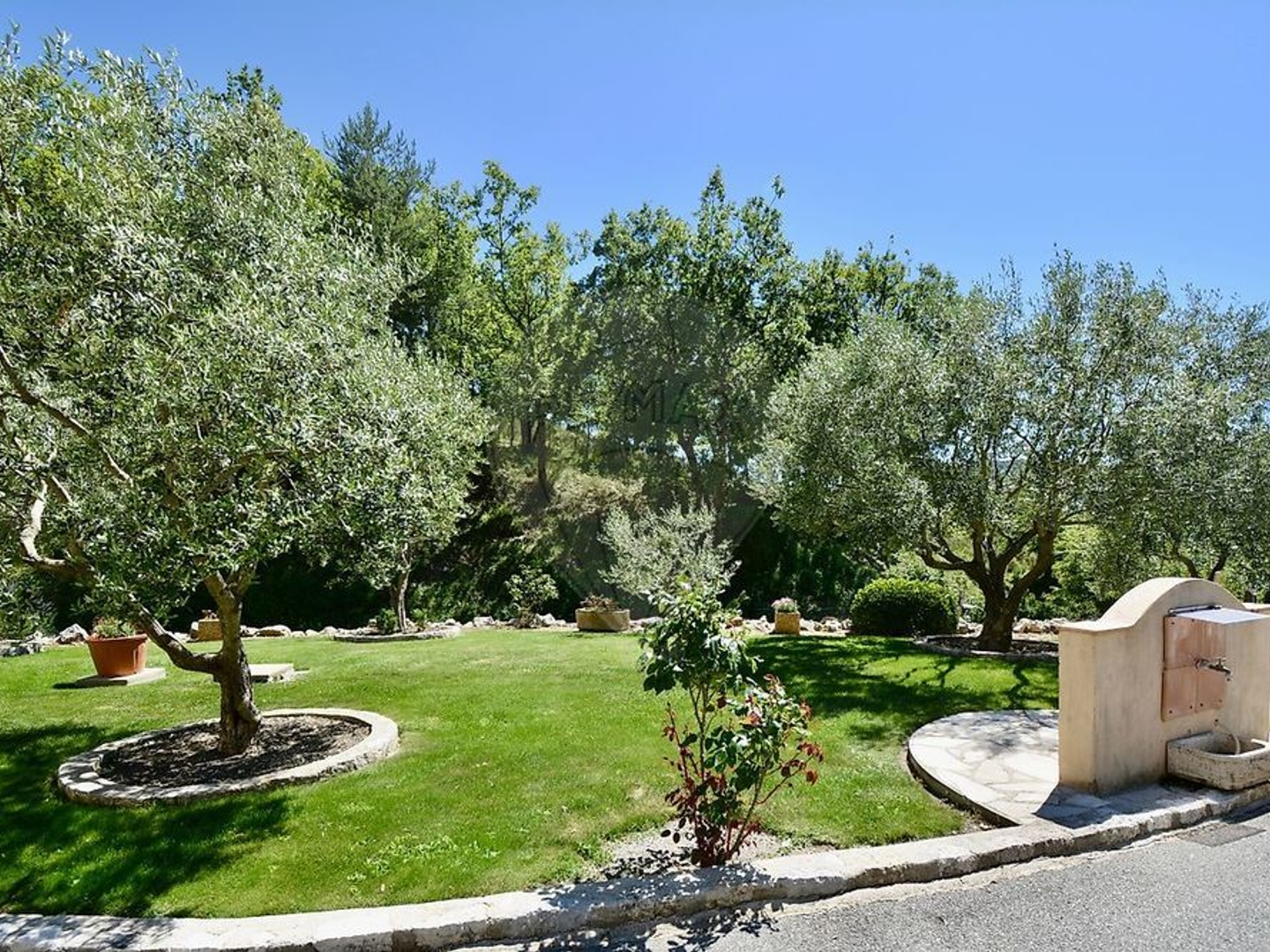Maison à vendre - 4 pièces - 261m2 - Coursegoules (06140)