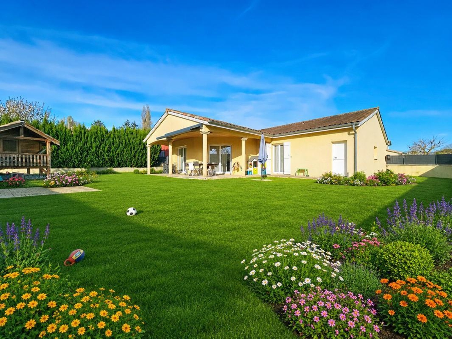Maison Plain pied proche commerce au calme sur 830 m²