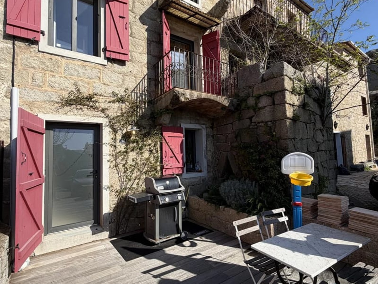 Maison de village de caractère avec terrasse - emplacement privilégié