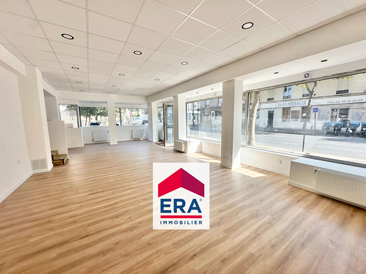 Local commercial 2 pièces 67 m²