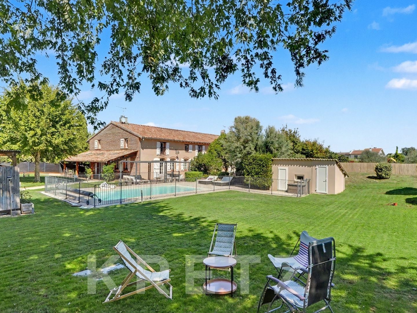 Ferme rénovée 500m2, terrain 2500m2, piscine, 2 apparts T3 indépendants