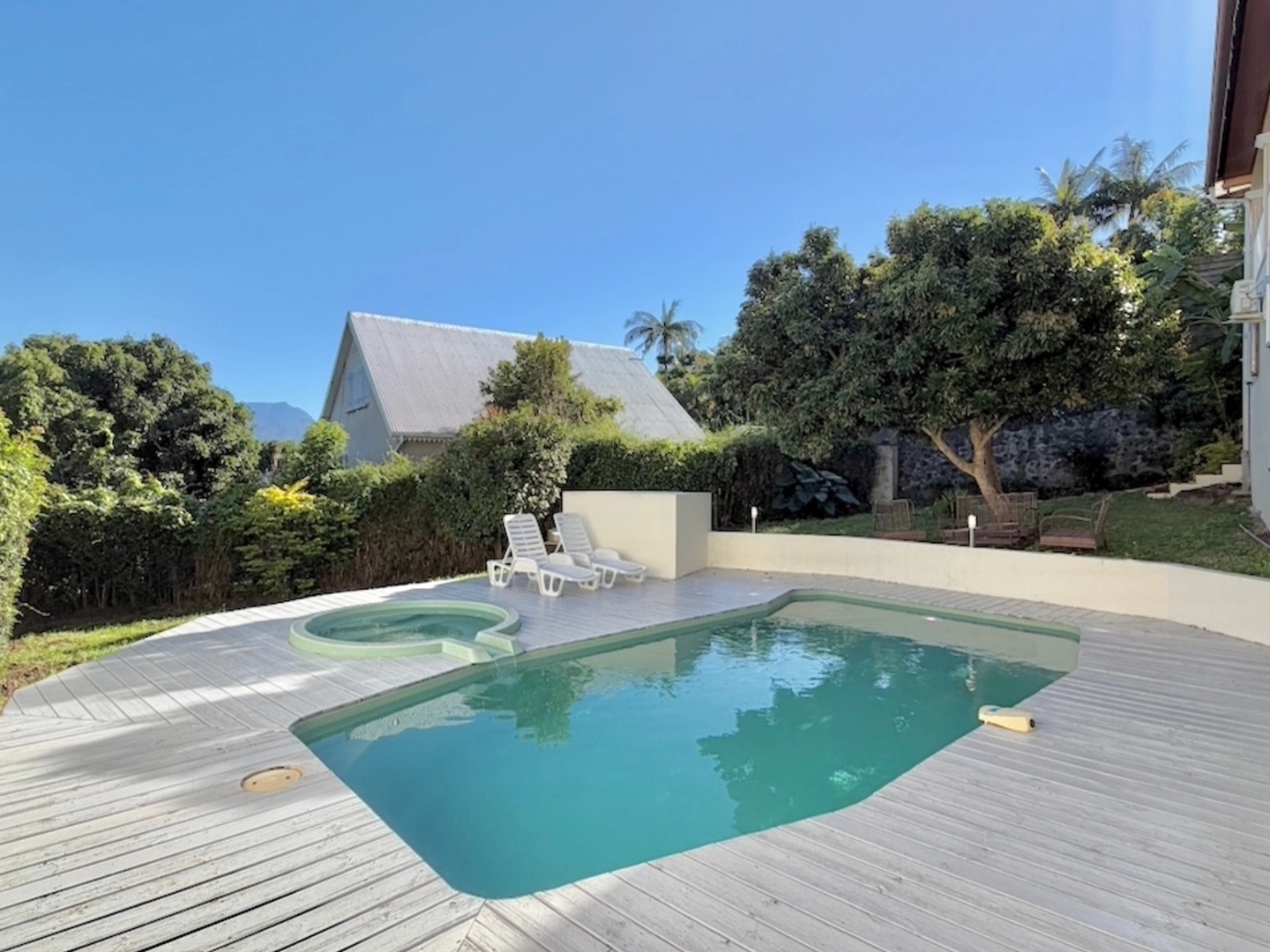 Maison à vendre - 12 pièces - 266m2 - Saint-Pierre (97410)