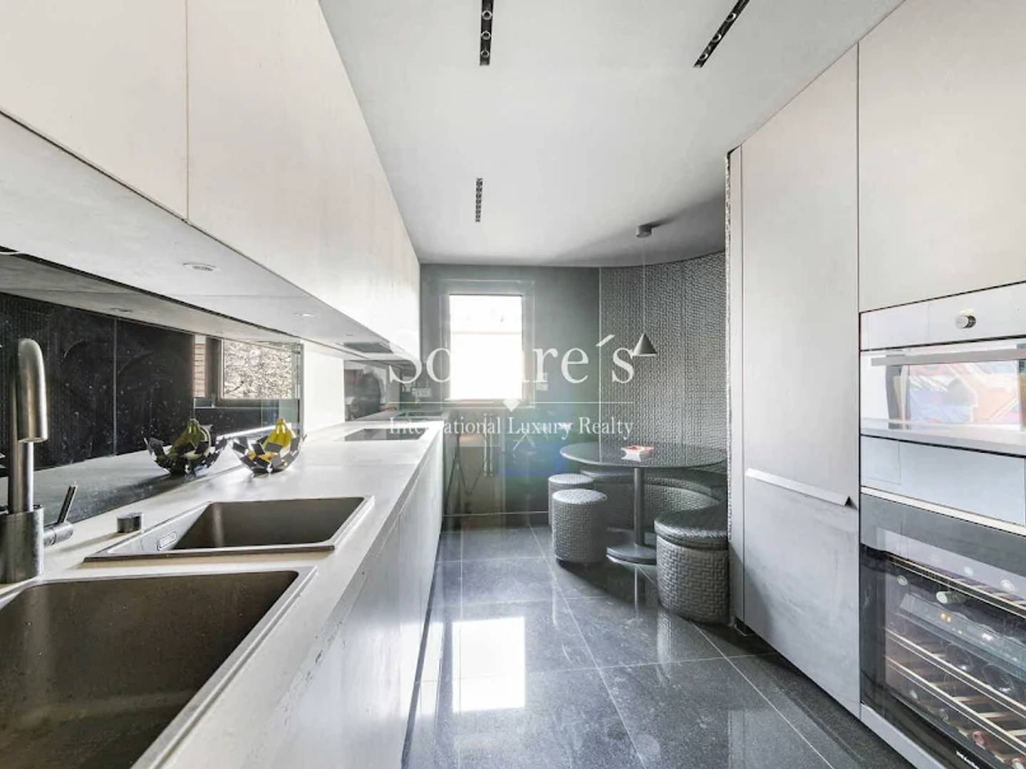 Appartement à vendre - 6 pièces - 193m2 - Paris 16e (75016)