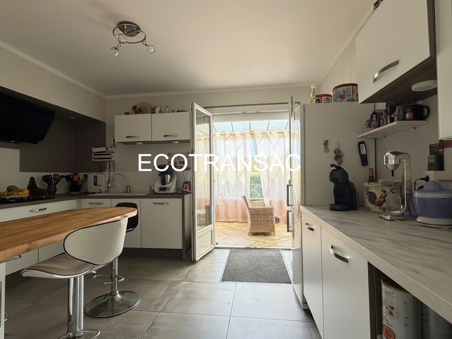 MAISON RENOVEE – 145 M² – GARAGE - 7 PIECES DONT 5 CHAMBRES – 1 555 M² – DPE D – PERREX
