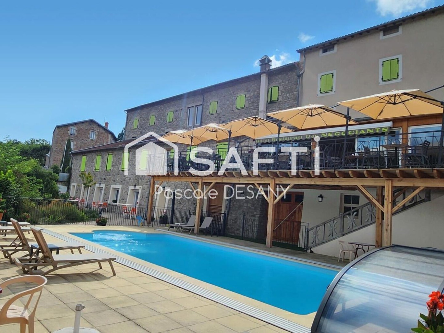 Hôtel de charme restaurant 2** , avec piscine.