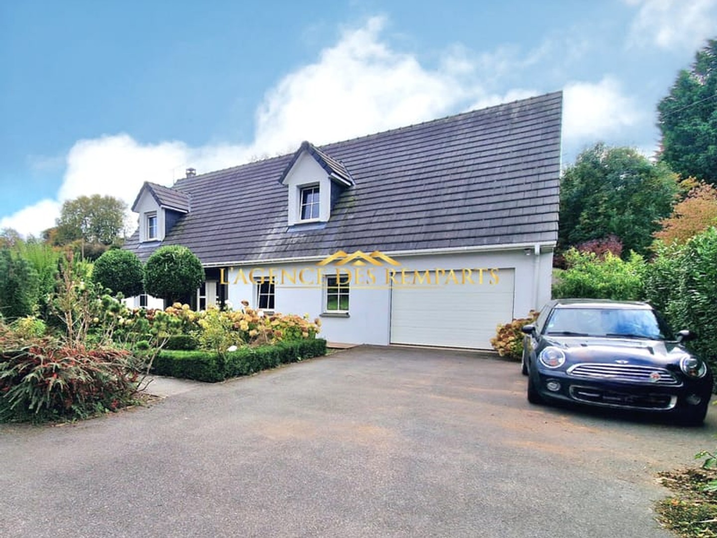 Maison 7 pièces, de 190 m2 habitables.