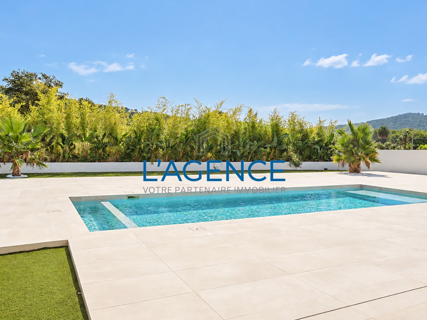Villa de 150 m2 ultra moderne avec piscine exposée au sud su