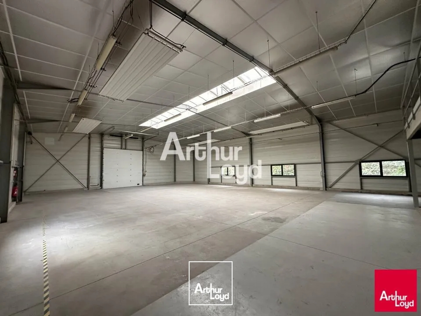 Locaux à vendre - 540m2 - La Mézière (35520)