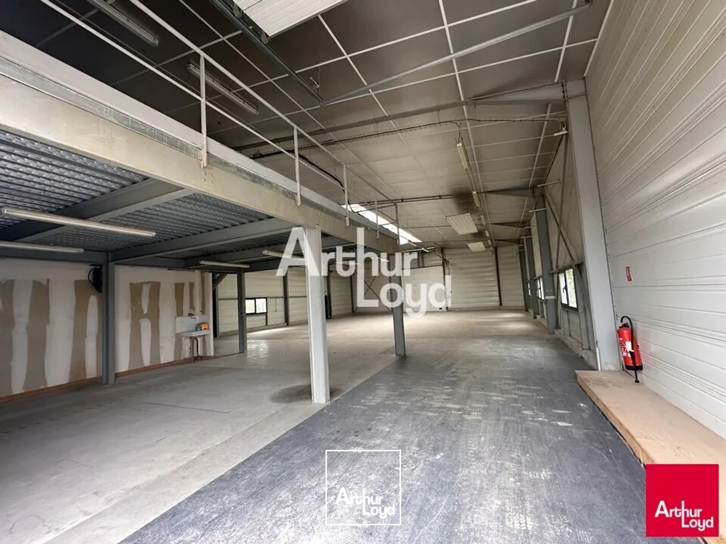 Locaux à vendre - 540m2 - La Mézière (35520)