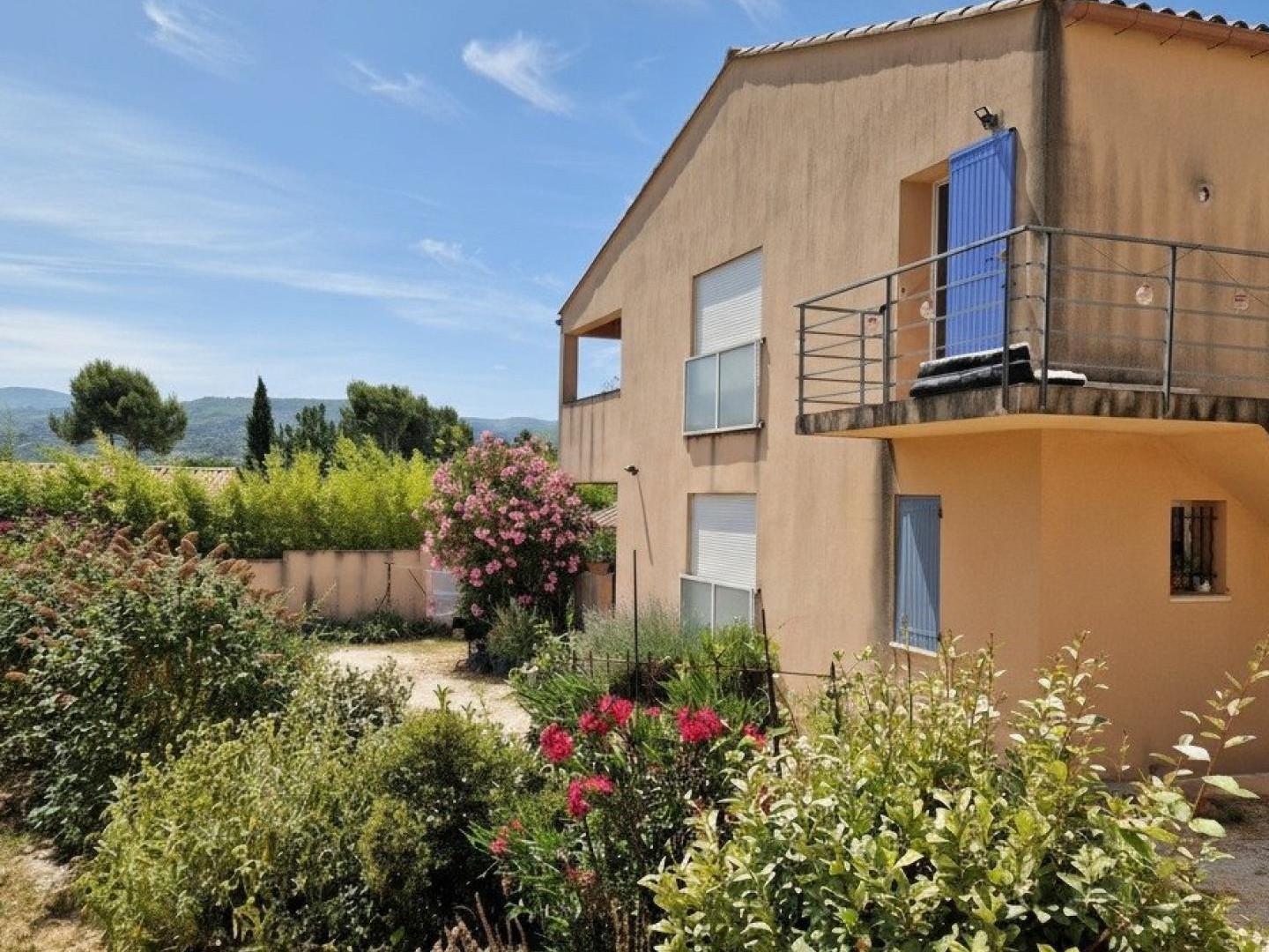 Immeuble comprenant 2 appartements