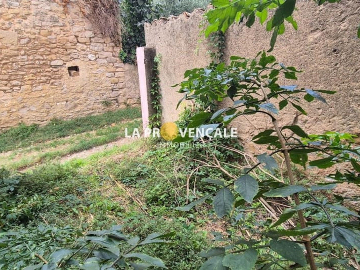 Immeuble à vendre - 9 pièces - 200m2 - Pourcieux (83470)