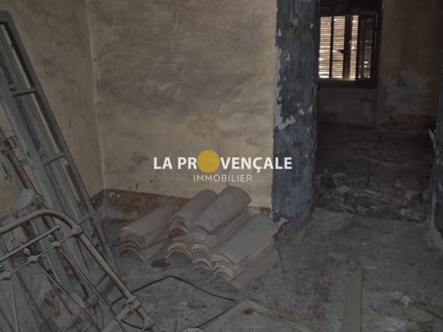 Immeuble à vendre - 9 pièces - 200m2 - Pourcieux (83470)