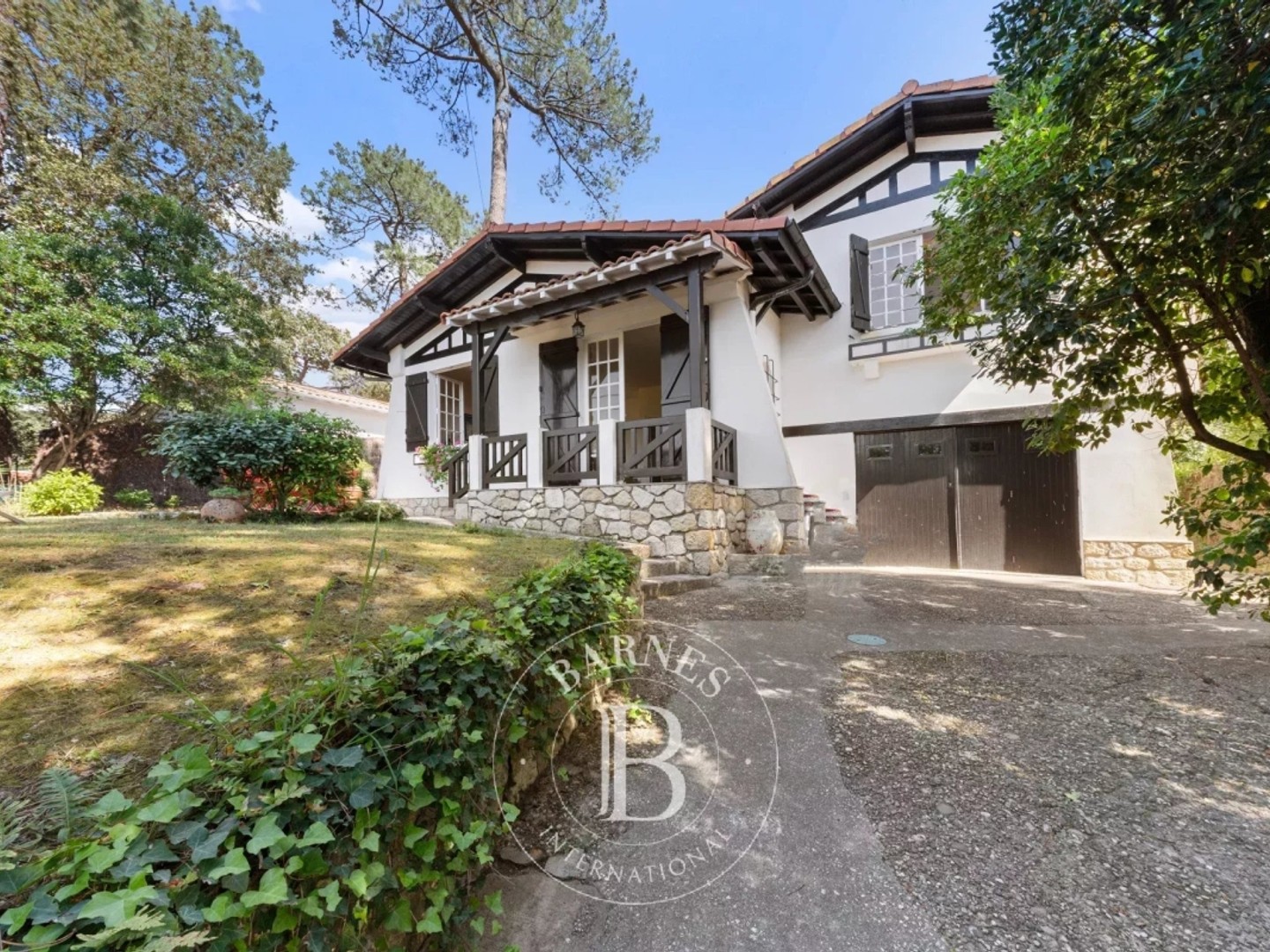 VILLA BASCO-LANDAISE DE CARACTÈRE AU CERCLE DE VOILE AU PYLA-SUR-MER